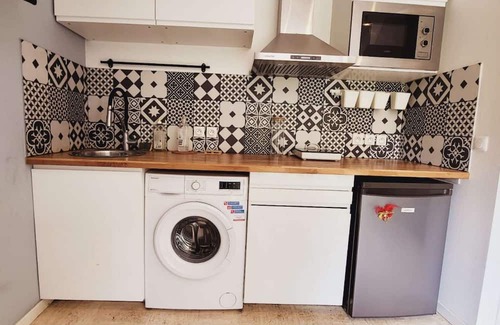 Le Plessis-Robinson Apartment | Discover our comfortable studio, nestled in a quiet neighborhood 20 minutes from Paris.