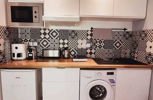 Le Plessis-Robinson Apartment | Discover our comfortable studio, nestled in a quiet neighborhood 20 minutes from Paris.
