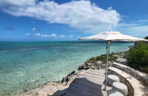 Providenciales Hotel | Coastal Chic Oceanfront Villa Offering Peaceful Boutique Vibes
