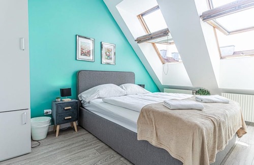 Favoriten Hotel | Lovely Room Next to Hauptbahnhof -Air conditioned