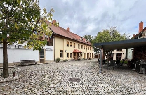 Mickten House | Spacious holiday home in Dresden for up to 12 people with 6 bedrooms