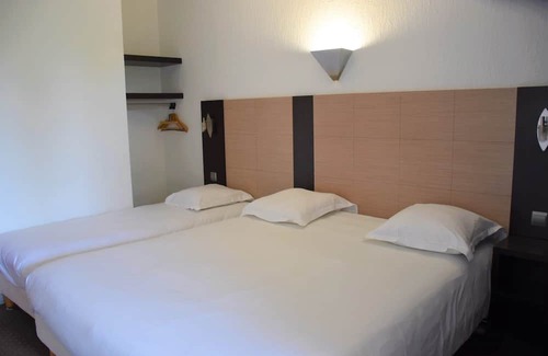 Sud Hotel | Pet-friendly Hotel Close to Parc des Collines de Cuques! w/Breakfast & Pool!