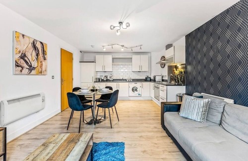 Healey Lane Apartment | 30% off! Stylish Apartment in Dewsbury - Sleeps 6- Newly Refurbished