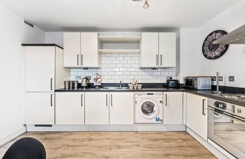 Healey Lane Apartment | 30% off! Stylish Apartment in Dewsbury - Sleeps 6- Newly Refurbished