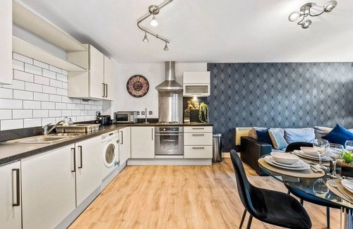 Healey Lane Apartment | 30% off! Stylish Apartment in Dewsbury - Sleeps 6- Newly Refurbished
