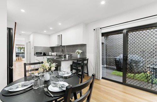 Fawkner House | Modern Fawkner Home