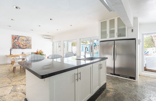 Guayacanes Villa | Spacious 5-bedroom villa in delightful Playa Juan Dolio with AC, WiFi
