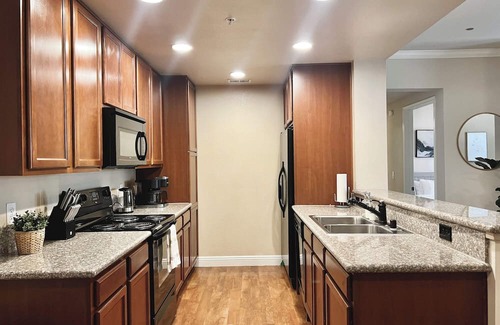 Reno/Tahoe Airport Apartment | Relaxing 2-BR Apt with Pool, Hot Tub & Gym
