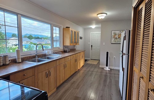 Kitimat House | Cozy Bungalow in Kitimat