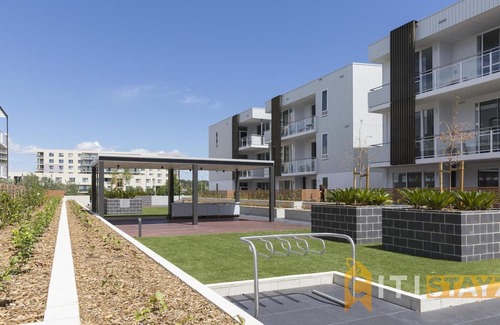 Phillip Apartment | Wonder in Woden - 2 bd 2bth Apt