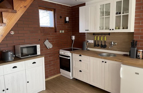 Branzez House | Wonderful private villa for 6 people with WIFI, balcony, pets allowed and parking