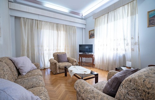 Irakleio Apartment | Retro 2-Bdrm House Near Metro in Heraklion by ΜΡS