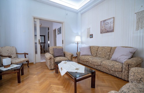 Irakleio Apartment | Retro 2-Bdrm House Near Metro in Heraklion by ΜΡS