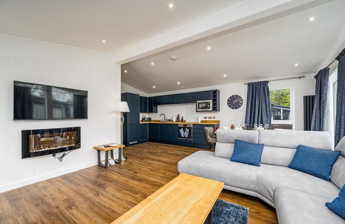 Errol Cottage | Silverwood luxury | Hideaway lodge with Hot tubs