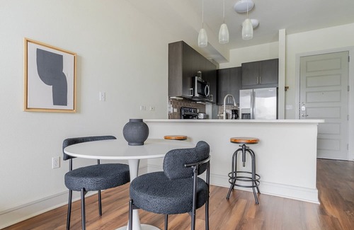 West End Apartment | Blueground | Downtown Austin, pool, nr Congress