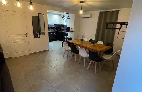 Flagy House | Charming renovated house with air conditioning