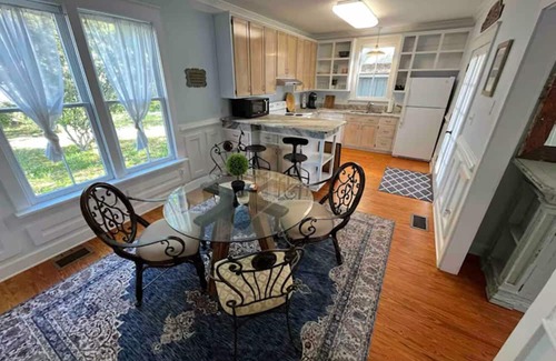 St. Augustine House | Charming Victorian Home in beautiful St. Augustine with WiFi, AC