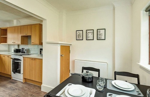 Gosport Apartment | Modern 3-Bed Home | Sleeps 7 | 10 Mins to Beach