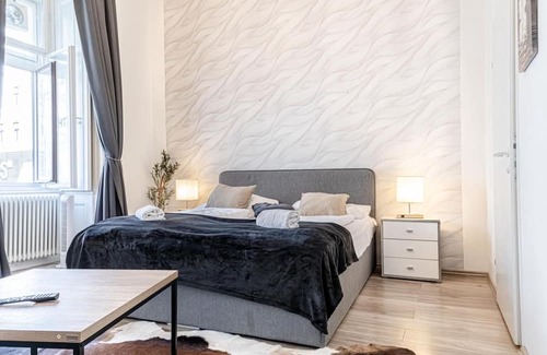 Mariahilf Hotel | Affordable Hotel Room with City view | Mariahilfer