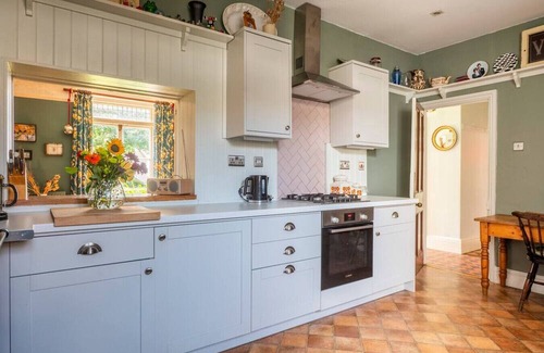 Southerndown Cottage | Boho Family Escape near Dunraven Bay with Sea View