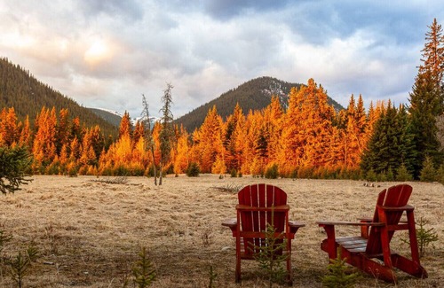 Rock Lake Cabin | Off-Grid Wilderness Cabin 1 with Mountain Views, Sauna, Canoes & Fishing