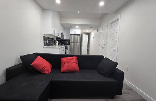Northwest Edmonton House | Modern Cozy 1-Bed Basement Apartment Suite | Private Entry & All Essentials