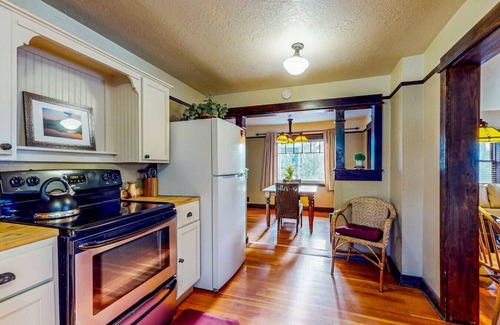 Old Bend House | Charming Bungalow in Walkable Old Bend