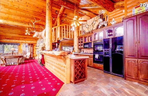 Bayfield House | Iconic Trout House Charming 4-bedroom Log Chateau 6 Fireplaces 5 Baths 5,250 Ft