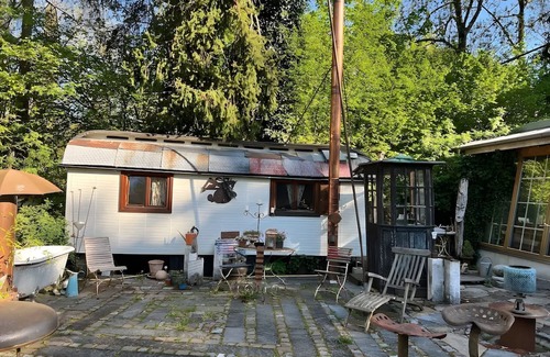 Bad Waldsee House | Tiny Home 'Zirkuswagen' with Private Terrace, Shared Garden and Wi-Fi