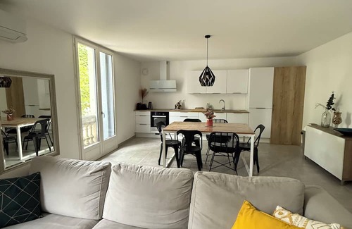 Marsillargues Apartment | Le Hugo F3 in maison de maître - Charm & conviviality close to town and beaches