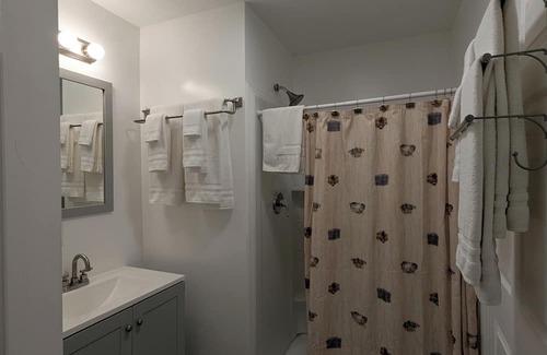 Klamath Cabin | Perfect home base for all things "Redwoods"! Space to park boat. Dog friendly.