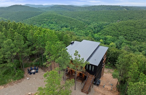 Broken Bow Cabin | 2Mountaintop Cabins Pool Saunas Slides Views &More
