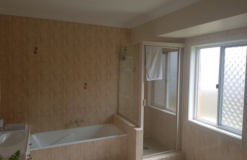 Bongaree Apartment | BANYA BLISS - quiet, cosy unit close to beach, cafes, bowls club and RSL