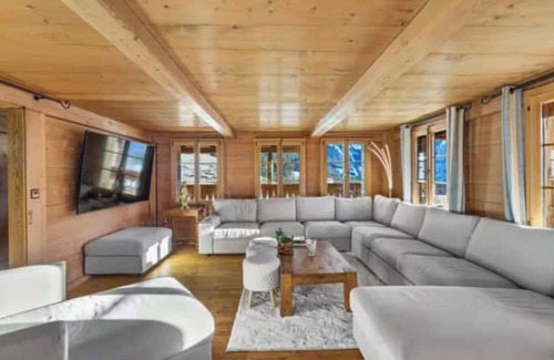 Zig Zag Ward Ski Chalet | Lux Heidi Chalet with Panoramic Views near Gstaad