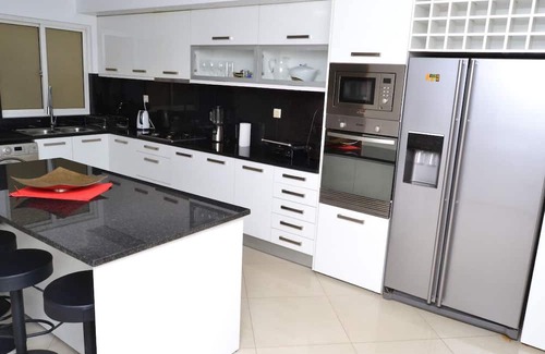 Praia Apartment | Spacious 3-bedroom apartment with WiFi, AC in gorgeous Praia