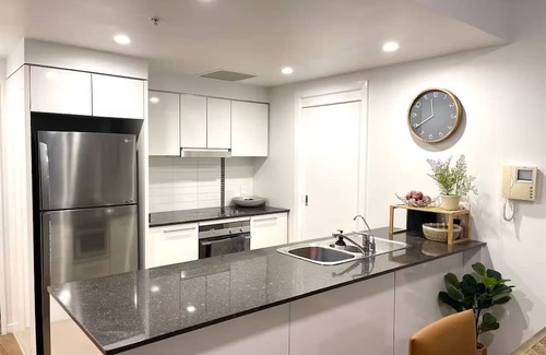 Broadbeach Waters Apartment | Repose Broadbeach: rest, shop, surf or pamper