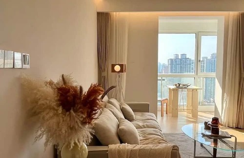 Xuhui Apartment | Sunny Abode鼎园A Newly renovated near Xintiandi