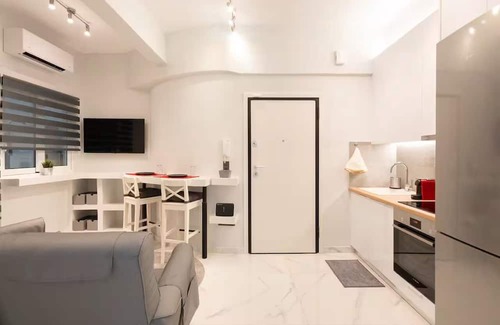 Exarhia Apartment | Unique Urban Gem in Neapoli/Exarcheia