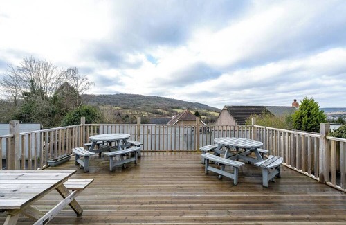 Margam Apartment | En-Suite Single Room, Microwave & Fridge, Parking