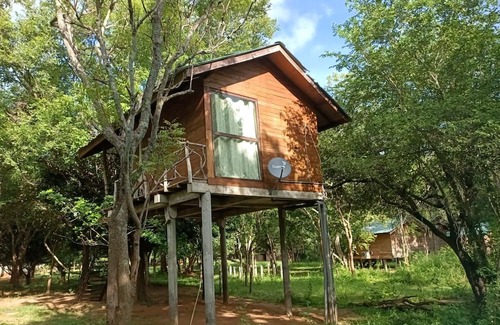 Sigiriya Resort | Eco-friendly Eighth Wonder lodge bedroom resort with AC, Wi-Fi in Sigiriya