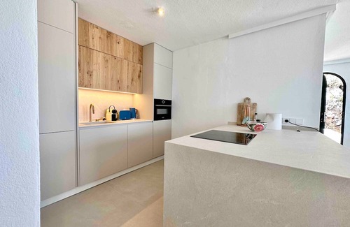Arenal d'en Castell Apartment | Apartment 'Poblado Marinero' with Balcony, Wi-Fi and Air Conditioning
