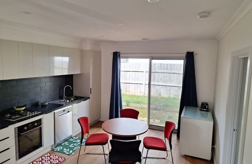 Black Hill House | Nice Small House- 5 Min walking to town- sovereign hill around there