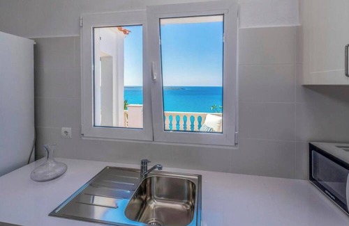 Marina de Son Ganxo Villa | Spectacular and spacious villa on the seafront, close to the beach.