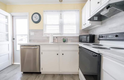 Townsend's Inlet House | Adorable 3 Bedroom located in the south end of Sea Isle. Two blocks to the beach.
