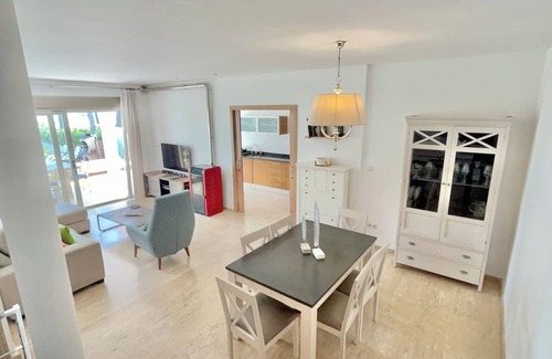 Alcudia House | Villa Saturno, first line house with Jacuzzi and Garden