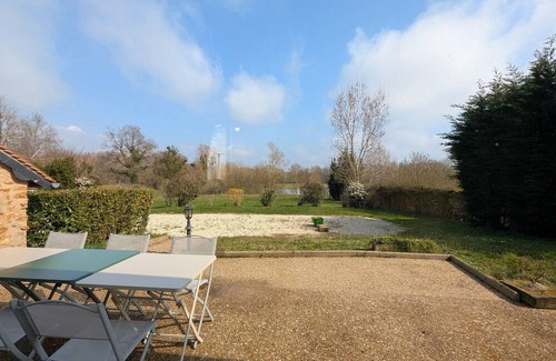 Scoury Cottage | Comfortable Nature Retreat in Arpheuilles with Parking