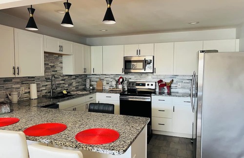 Poughkeepsie Waterfront Condo | Charming , Peaceful Waterfront n2-bedroom condo overlooking the Hudson River