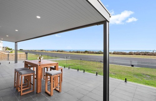 Portarlington House | Portarlington Beach Retreat, A modern home across from the water