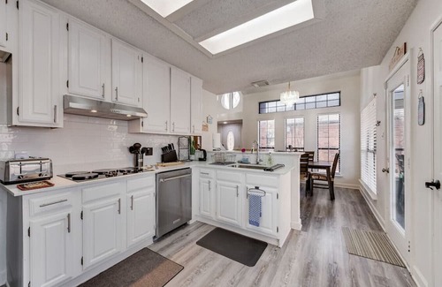 Euless House | Spacious 4BR/3BA | Modern Comforts Nr DFW Airport