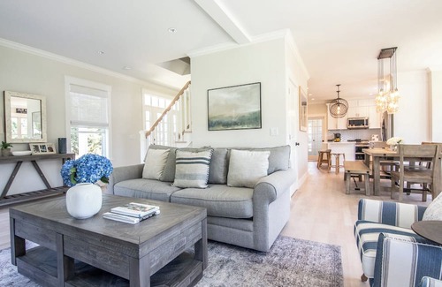 Oak Bluffs House | EXQUISITE MARTHA'S VINEYARD HOME, HEATED POOL, 10 MIN WALK TO OAK BLUFFS FERRY